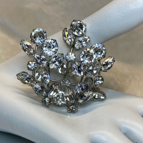 KRAMER OF NEW YORK SIGNED VINTAGE LAYERED RHINESTONE BROOCH PIN MARQUISE CHATON - Picture 3 of 9